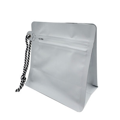 250 กรัม 0.5 ปอนด์ 8 oz แมทฟอยล์สีขาว ด้านล่างเรียบ กระเป๋ากาแฟกับซิปข้างวาล์วและสาย